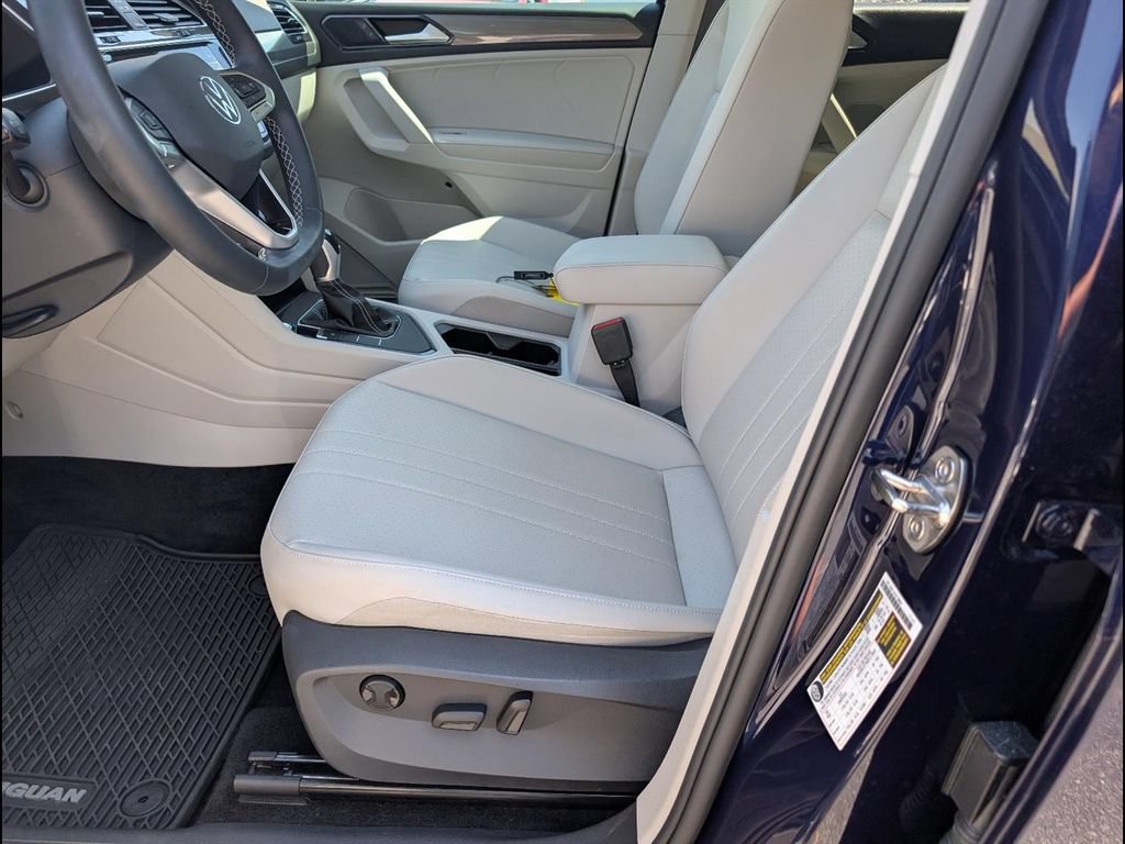 Certified 2023 Volkswagen Tiguan SE w/ Panoramic Sunroof Package FWD image 11
