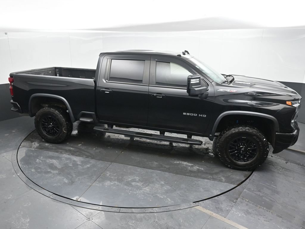 Used 2024 Chevrolet Silverado 2500 ZR2 w/ Technology Package image 39