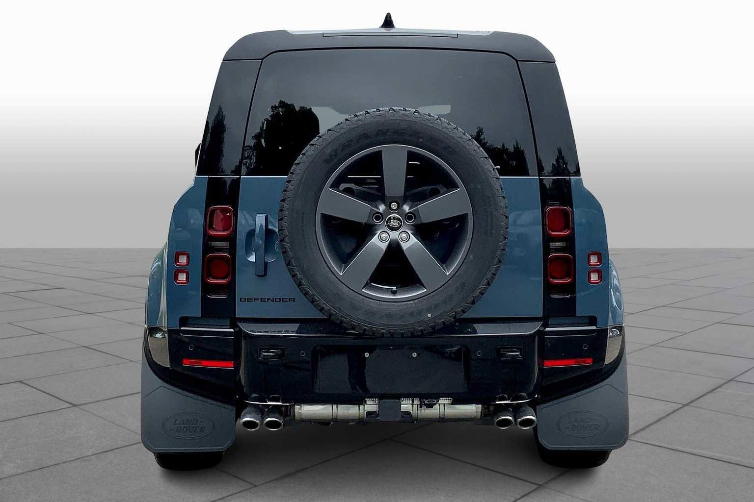 New 2025 Land Rover Defender 110 X-Dynamic SE image 4
