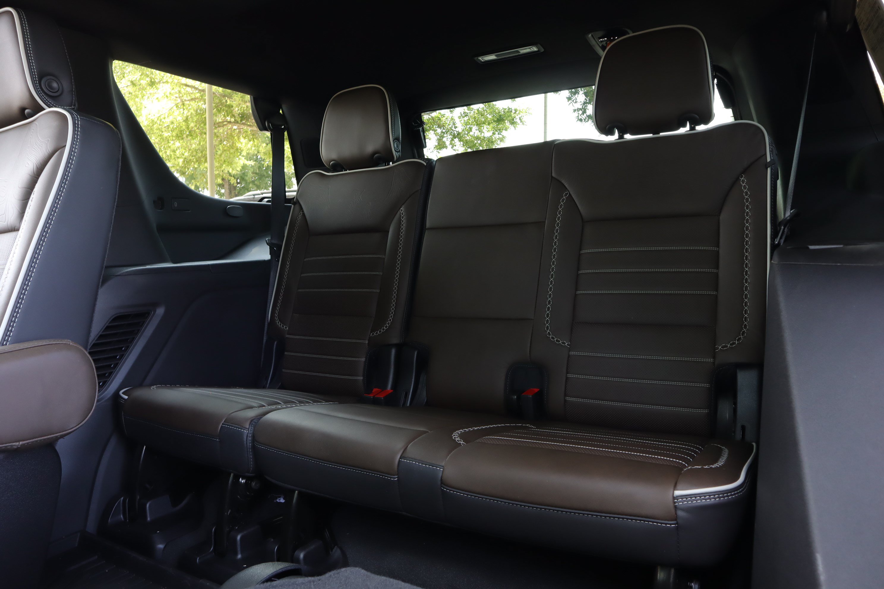 Used 2026 GMC Yukon Denali Ultimate w/ LPO, Floor Liner Package AWD/4WD image 11