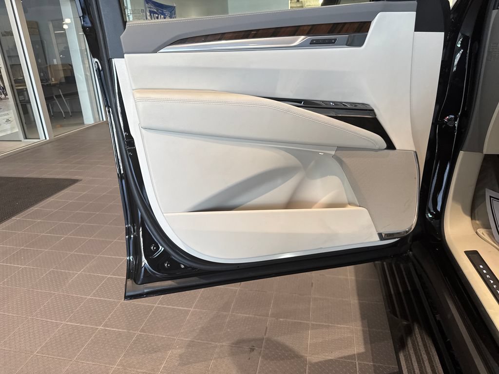 New 2026 Cadillac Escalade ESV Platinum Luxury w/ LPO, Radiant Package AWD/4WD image 12