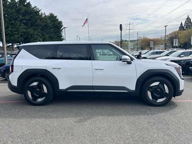 Certified 2026 Kia EV9 Light image 6