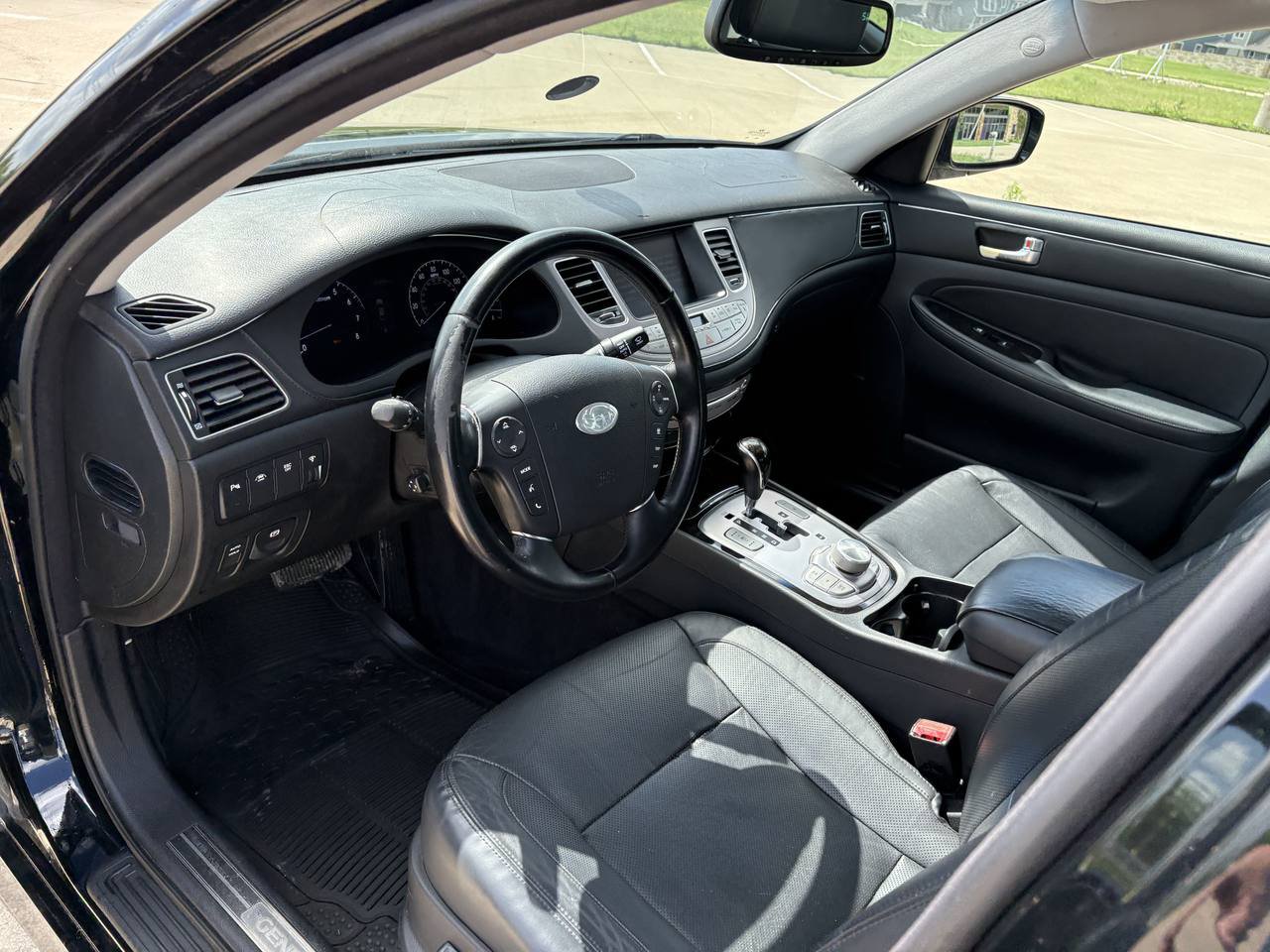 Used 2012 Hyundai Genesis 3.8 w/ Premium Pkg RWD image 15
