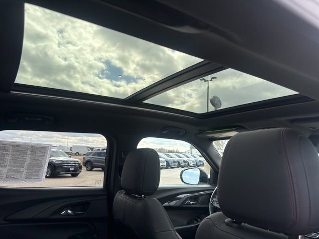 Used 2023 Chevrolet TrailBlazer RS w/ Sun and Liftgate Package image 16