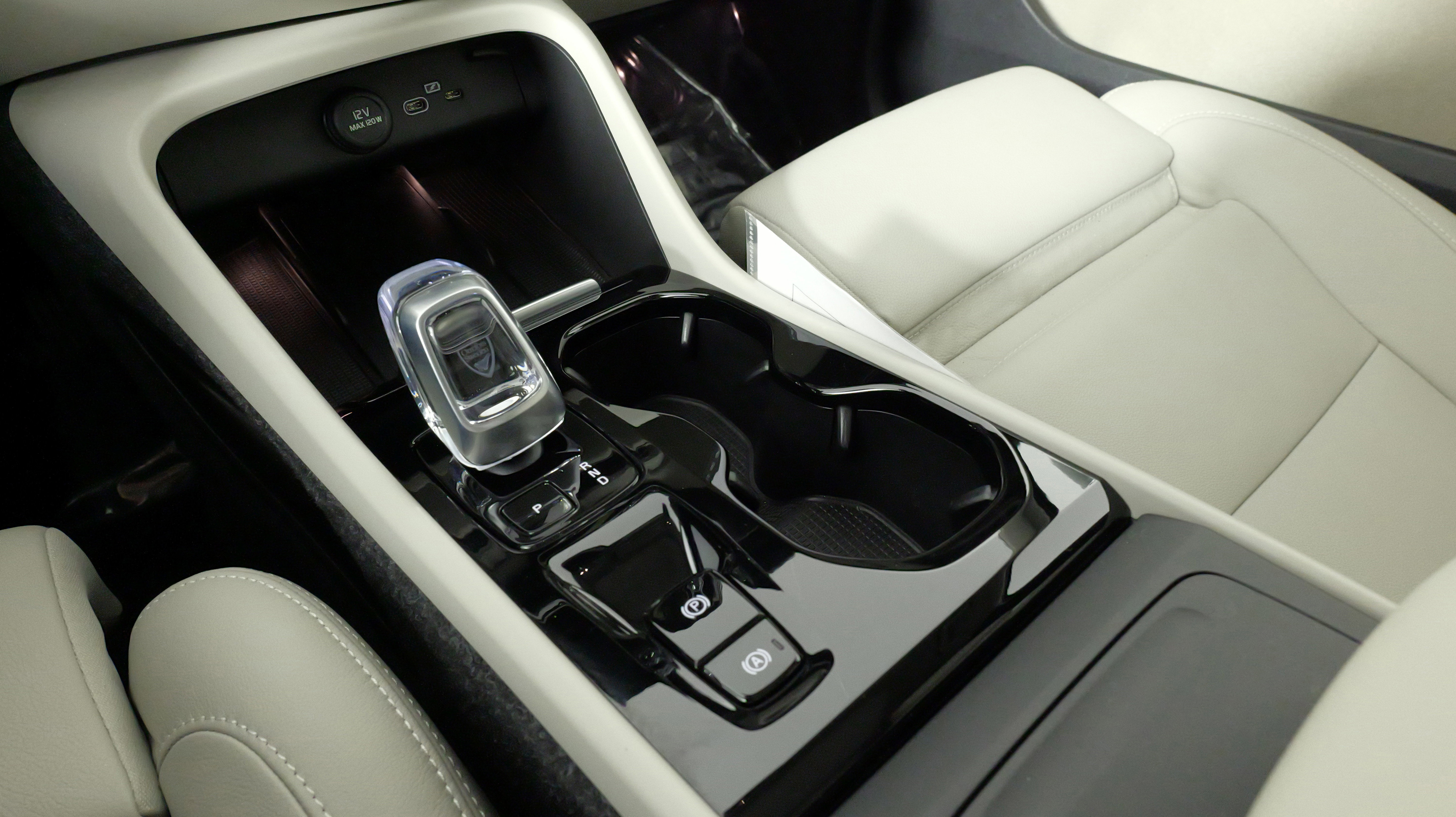 Used 2024 Volvo XC40 B5 Plus w/ Climate Package image 61