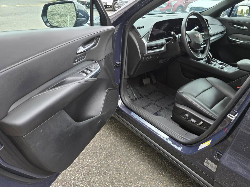 Used 2024 Cadillac XT4 Premium Luxury image 22