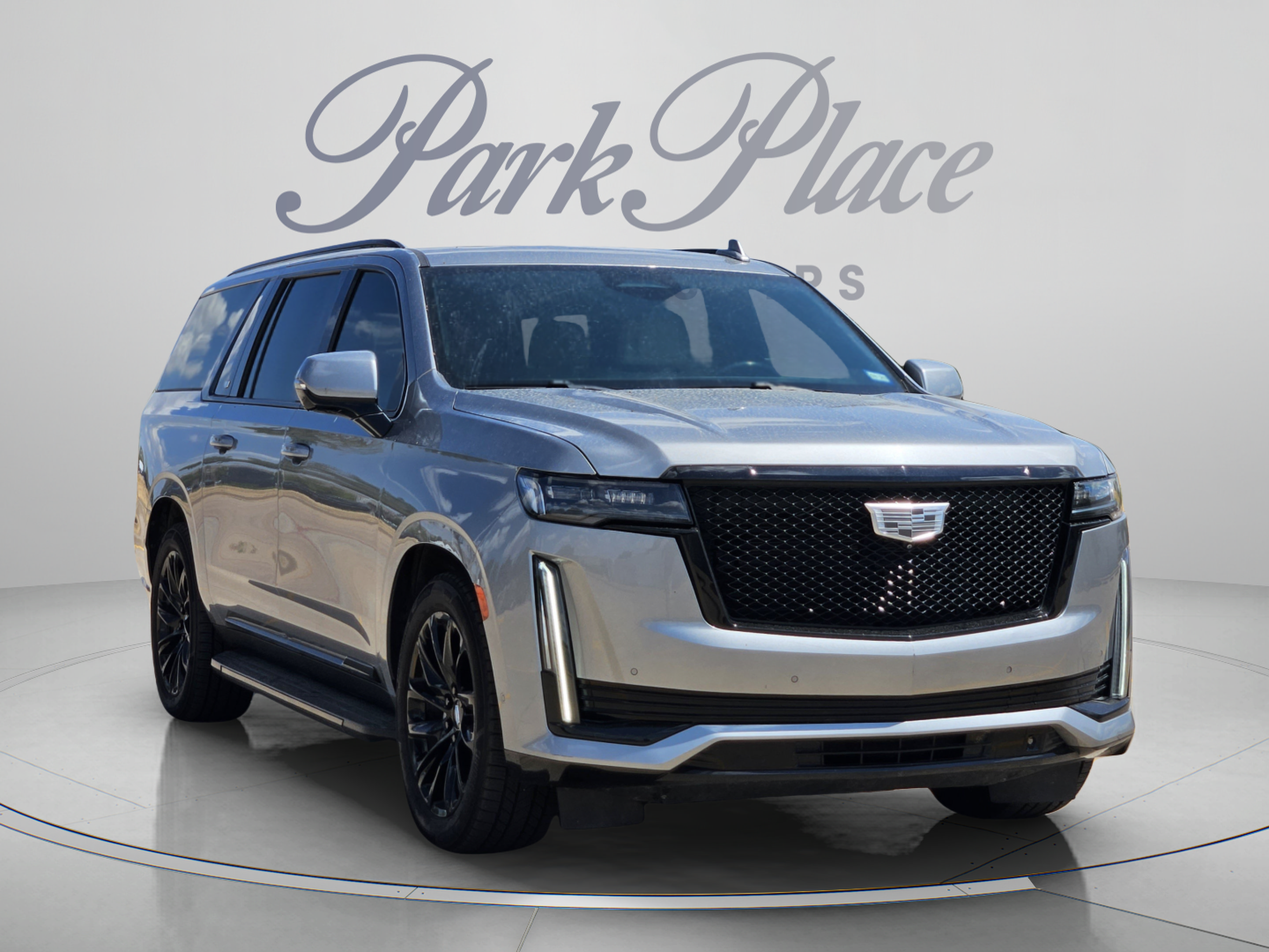 Used 2023 Cadillac Escalade ESV Sport w/ LPO, ONYX Package AWD/4WD image 4