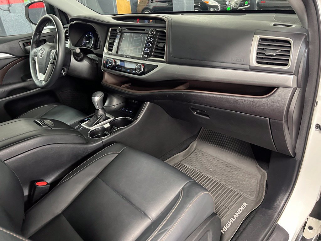 Certified 2017 Toyota Highlander XLE AWD/4WD image 25