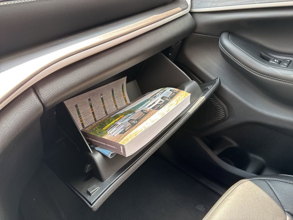 Used 2023 Jeep Grand Cherokee Limited image 39