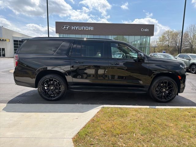 Used 2023 Chevrolet Suburban RST w/ Sport Performance Package AWD/4WD image 9
