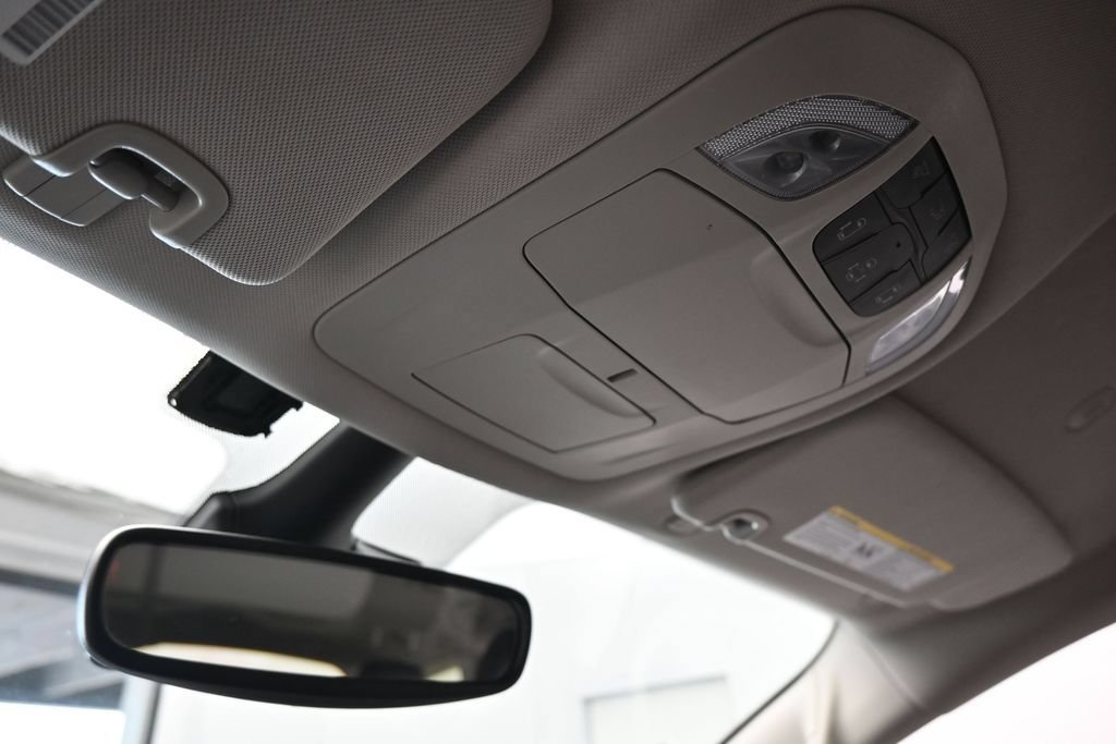 Used 2023 Chrysler Pacifica Touring-L FWD image 22