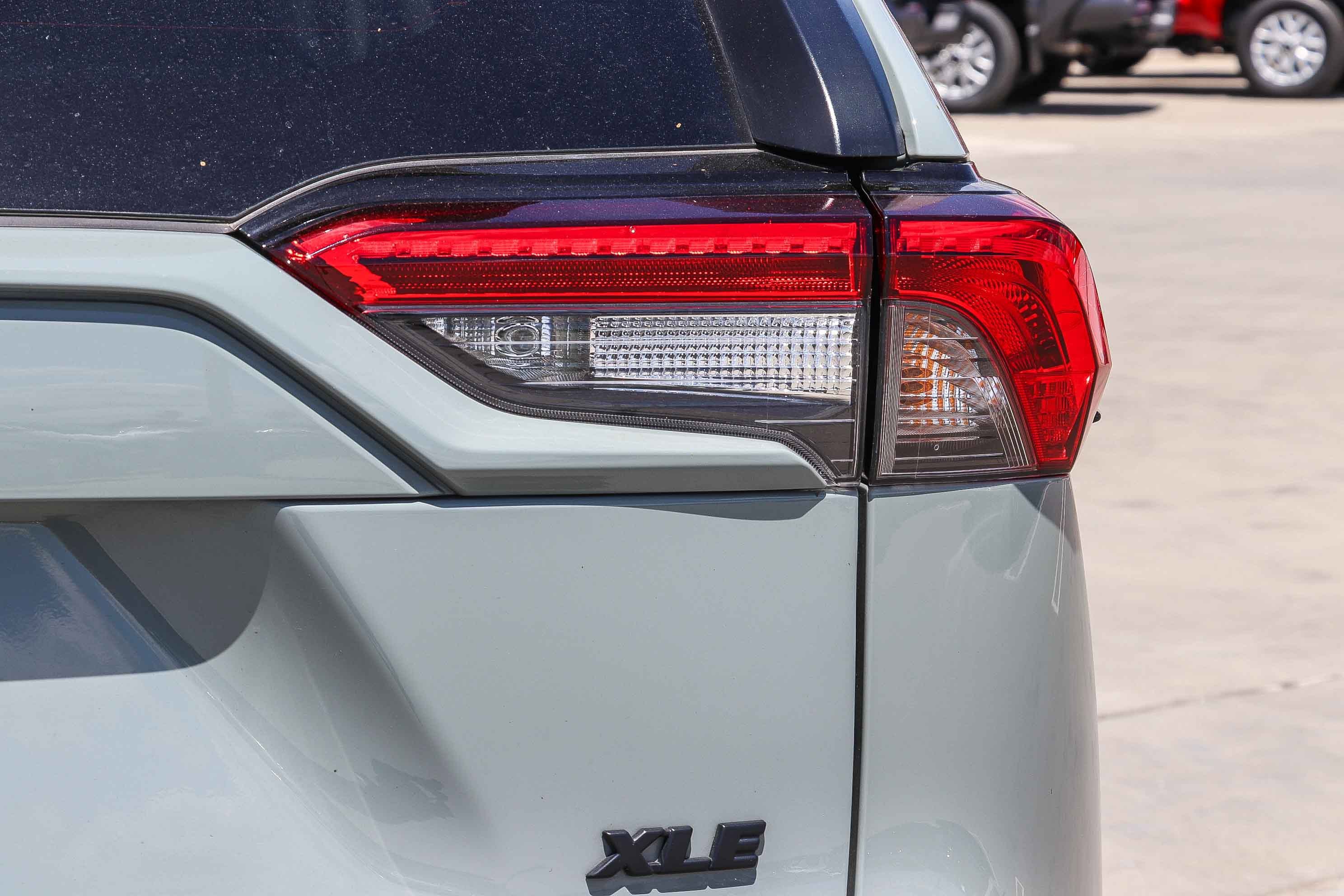 Used 2023 Toyota RAV4 XLE Premium FWD image 8