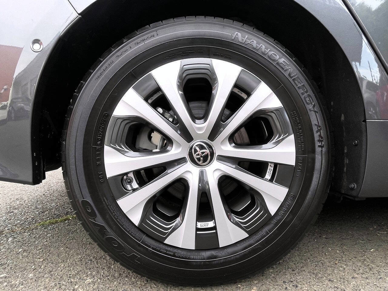 Used 2020 Toyota Prius Prime Limited FWD image 4
