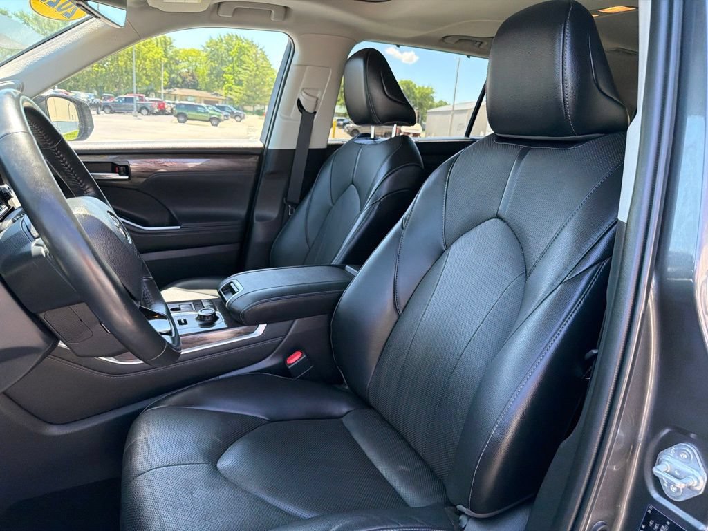 Used 2022 Toyota Highlander Limited AWD/4WD image 12