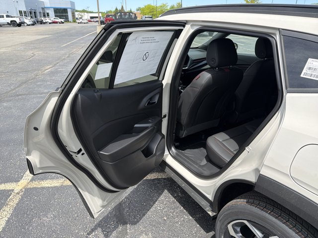 New 2026 Chevrolet Trax RS w/ Sunroof Package FWD image 23