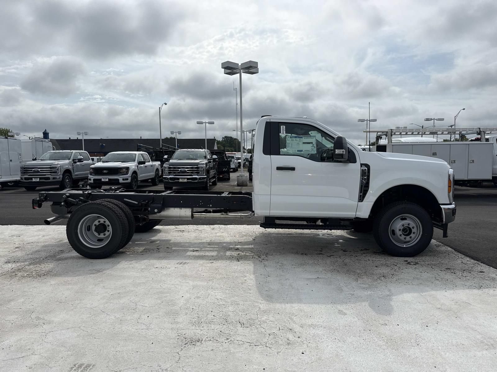 New 2026 Ford F350 XL w/ XL Chrome Package AWD/4WD image 2