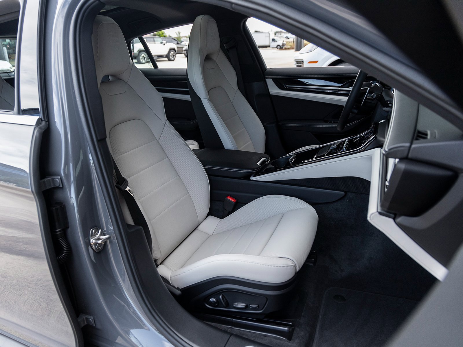 Certified 2025 Porsche Panamera 4 image 44