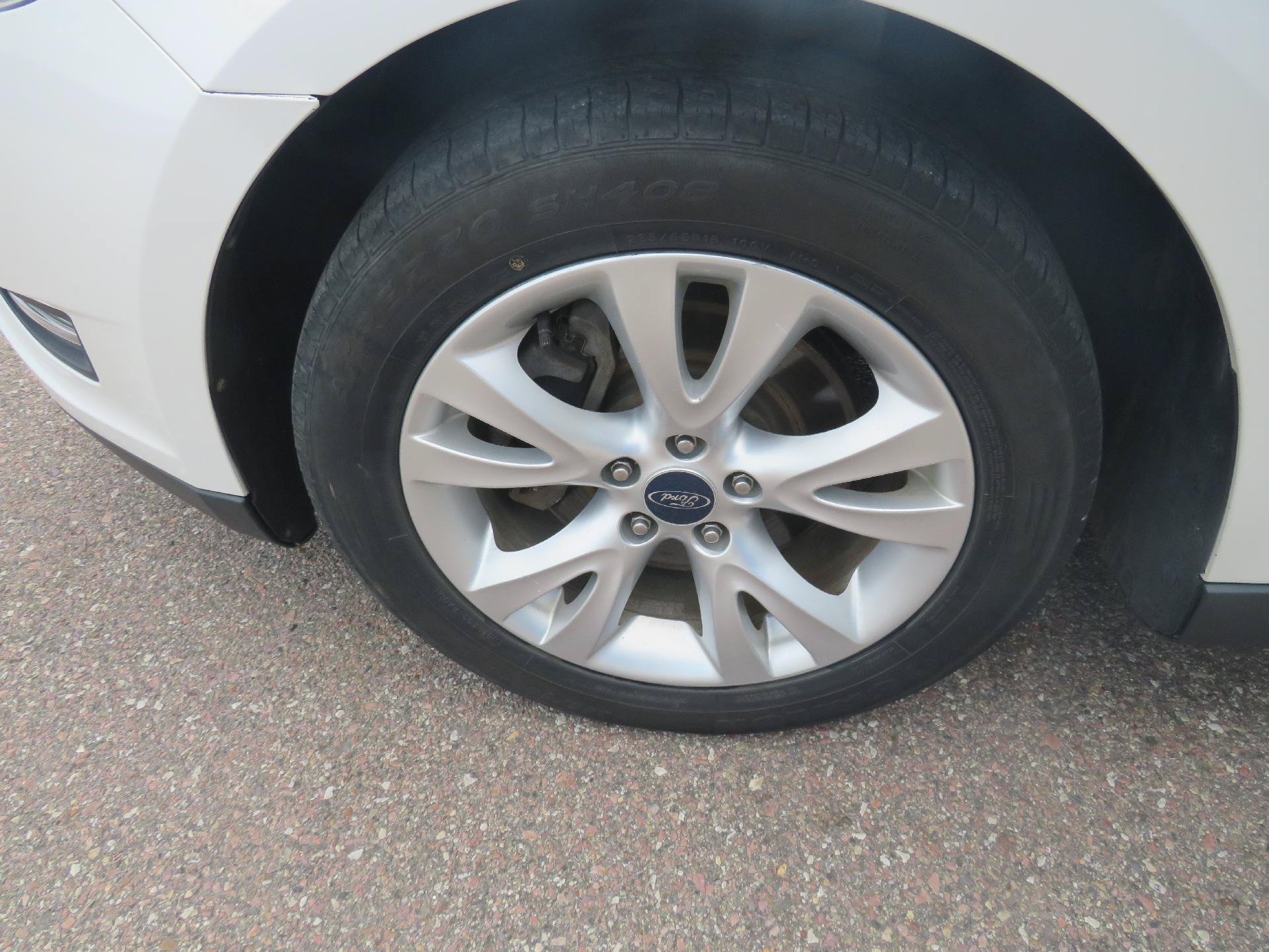 Used 2011 Ford Taurus SEL w/ 201A Rapid Spec Order Code FWD image 2