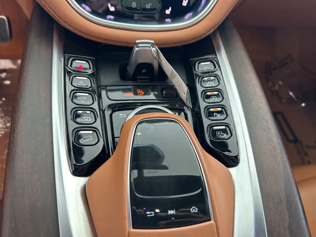 Used 2023 Aston Martin DBX image 48