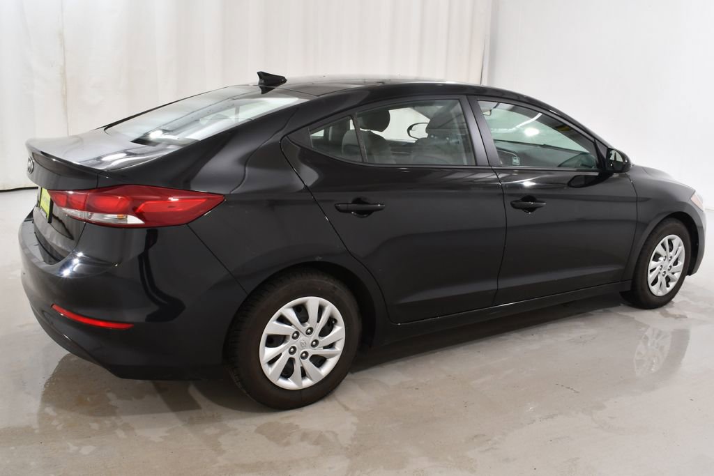 Used 2017 Hyundai Elantra SE image 11