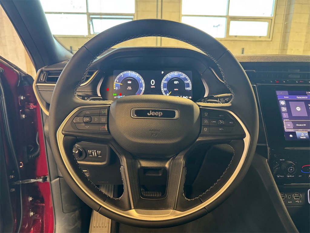 New 2025 Jeep Grand Cherokee 4WD image 15