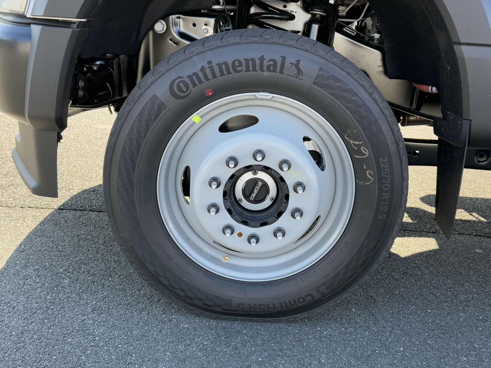 New 2025 Ford F550 4x4 Crew Cab Super Duty image 7