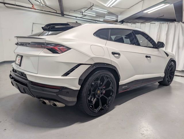 Used 2023 Lamborghini Urus Performante image 3
