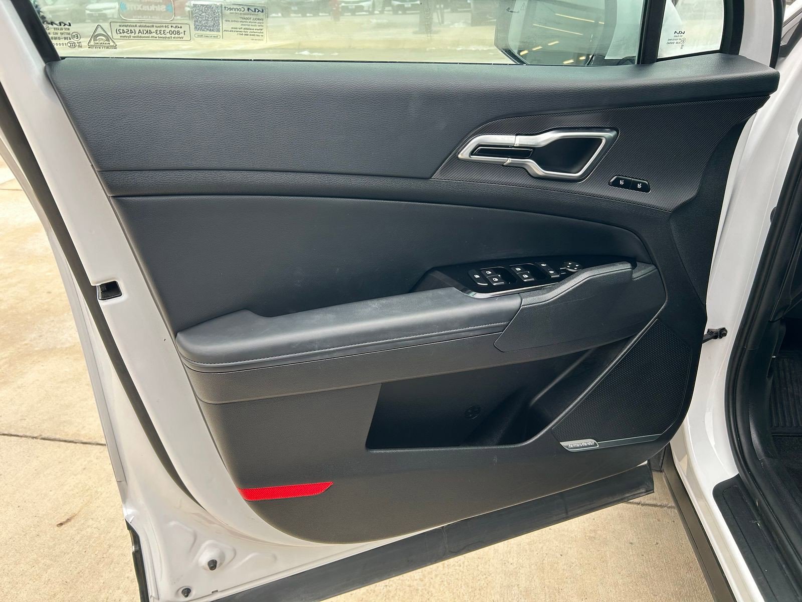 Used 2025 Kia Sportage SX image 9