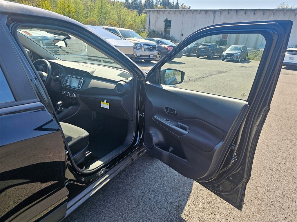 New 2025 Nissan Kicks Play S image 26