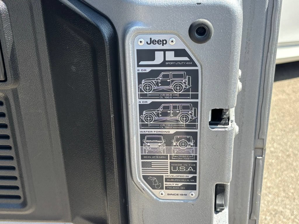 Used 2021 Jeep Wrangler Unlimited Sahara AWD/4WD image 23