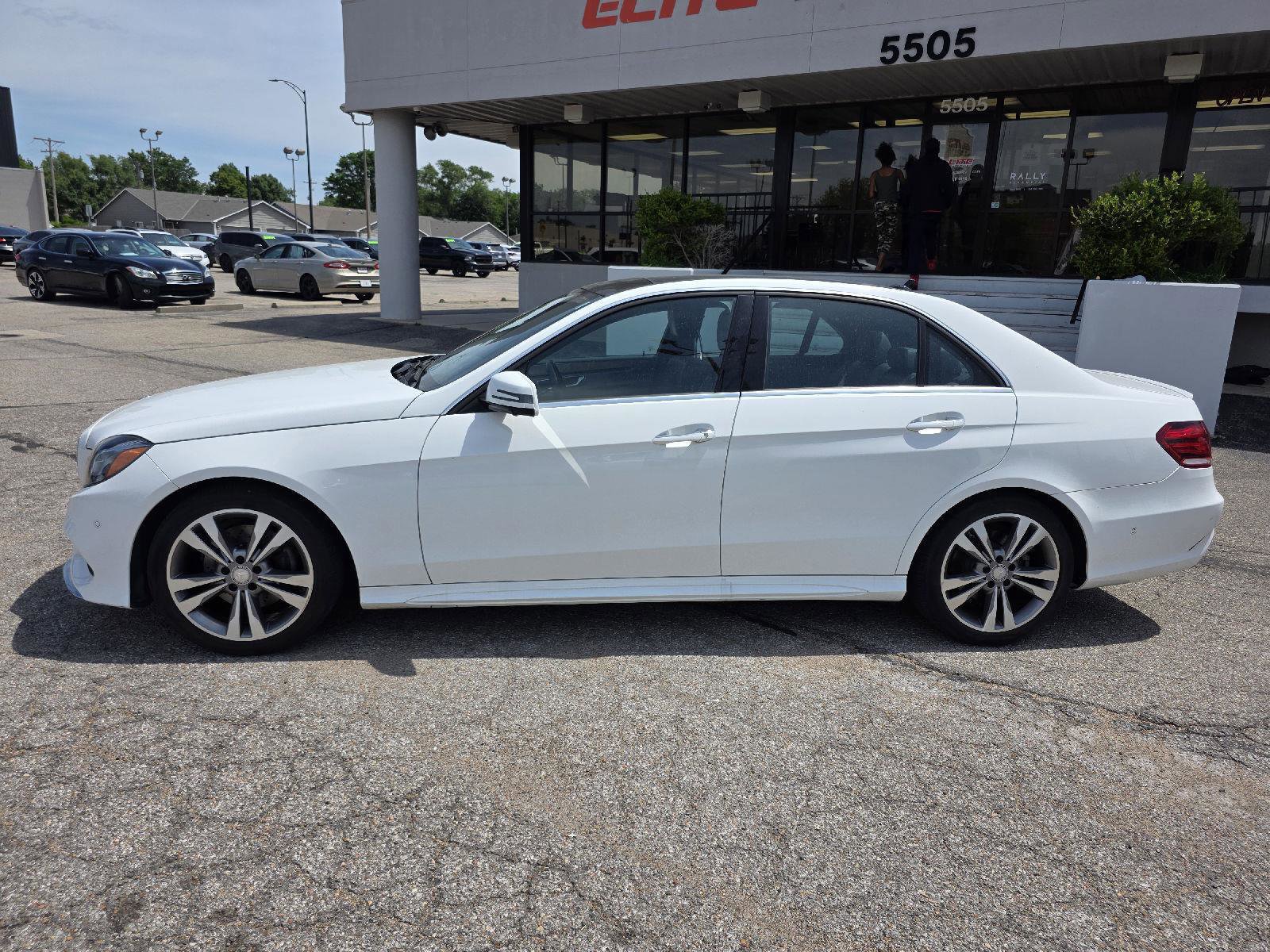 Used 2016 Mercedes-Benz E 350 Sedan w/ Premium Package image 8
