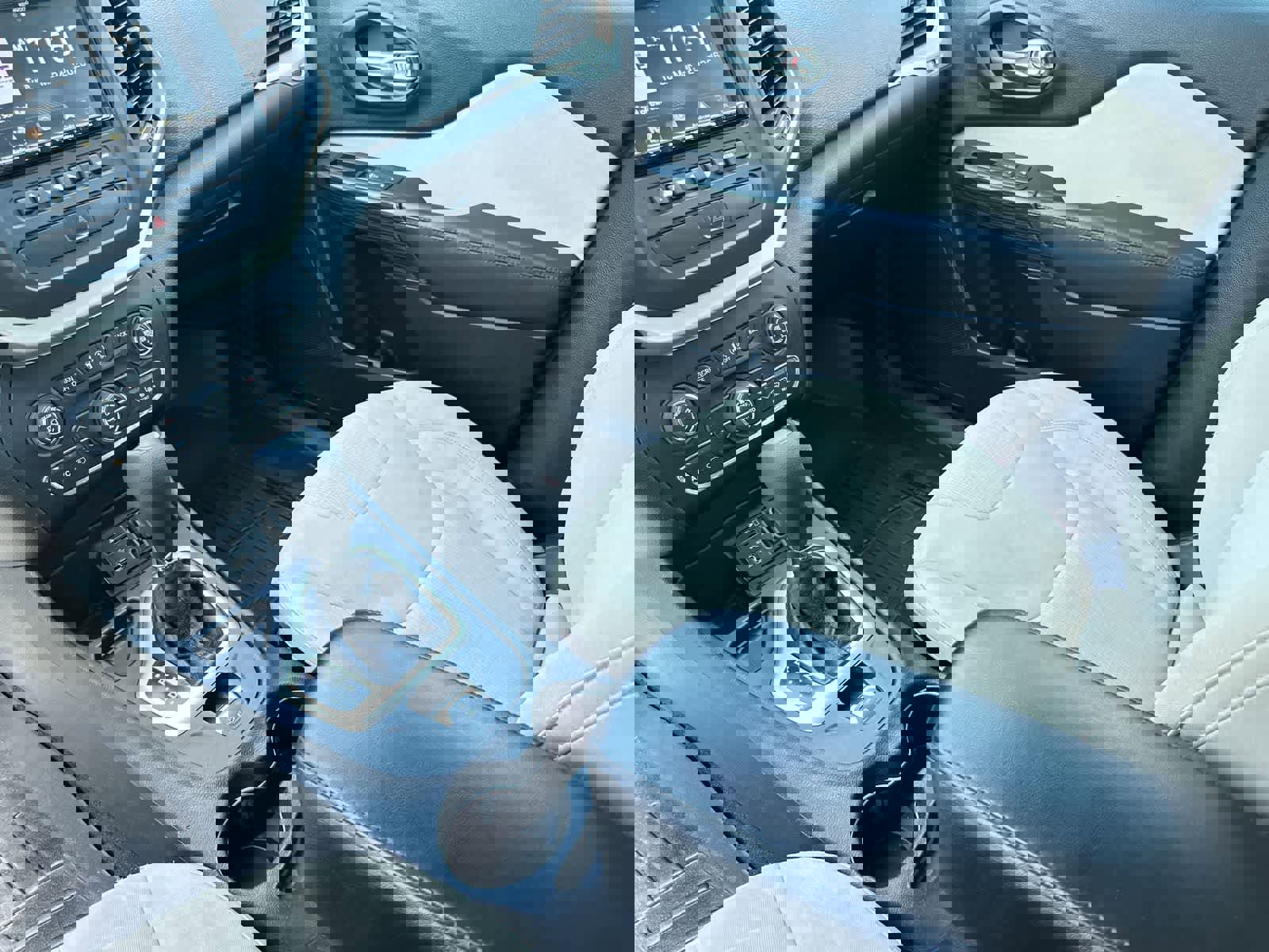 Used 2015 Jeep Cherokee Latitude w/ Comfort/Convenience Group image 18