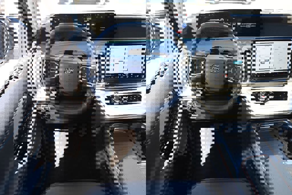 Used 2025 Ford Expedition Active image 12