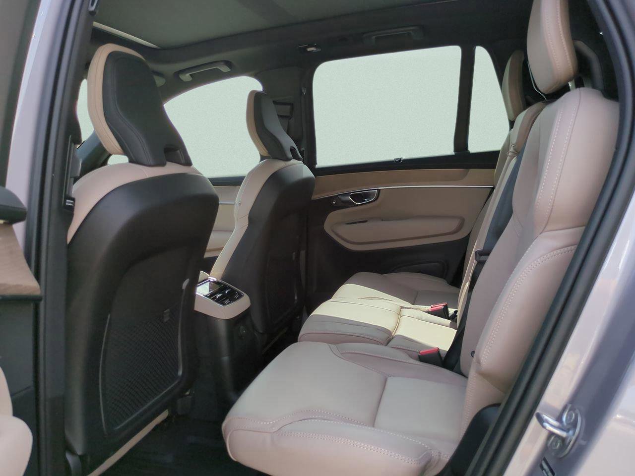 New 2026 Volvo XC90 T8 Ultra w/ Protection Package Premier image 10