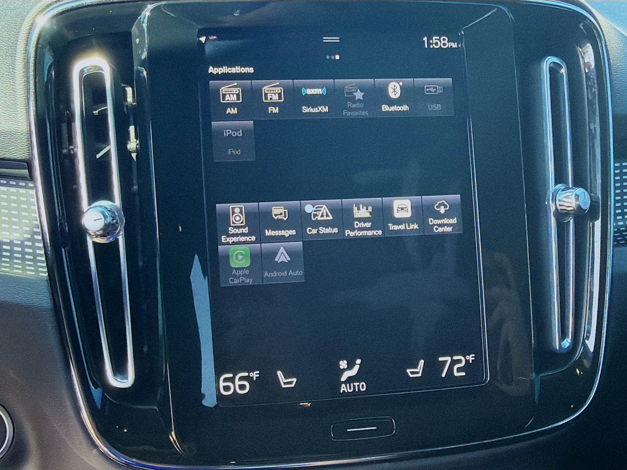 Used 2022 Volvo XC40 T5 R-Design w/ Advanced Package image 13