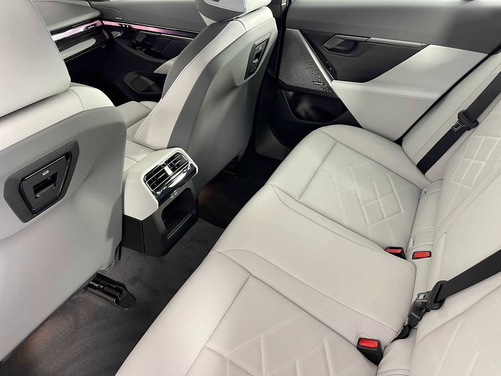 New 2026 BMW i5 eDrive40 image 29