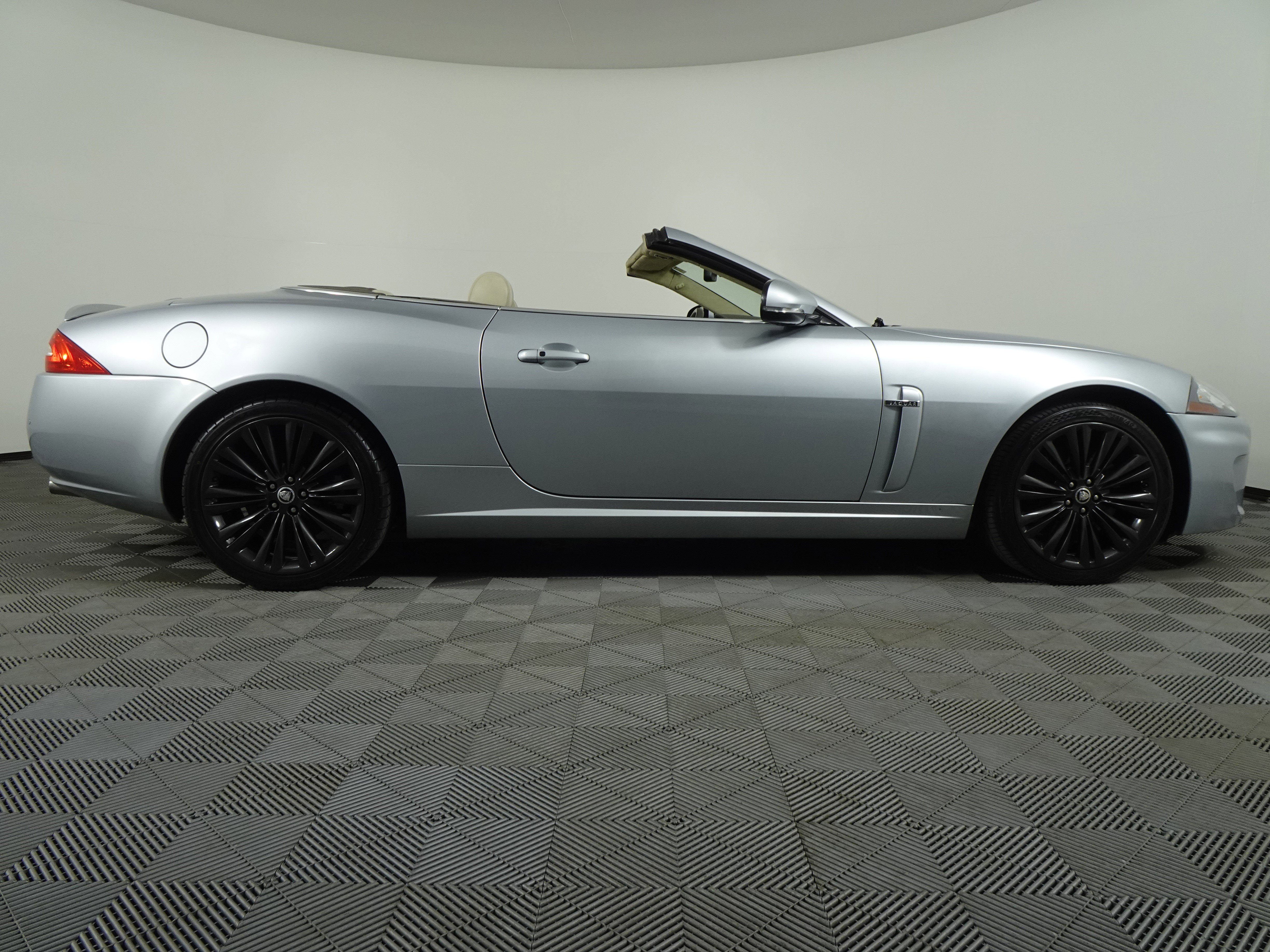 Used 2010 Jaguar XK Convertible image 50