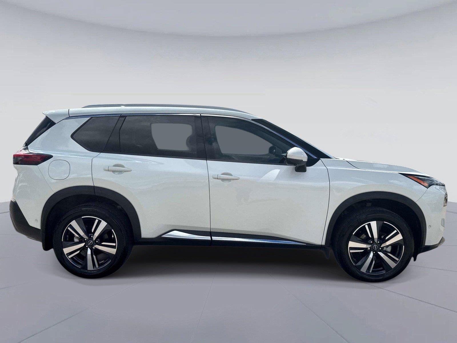 Used 2023 Nissan Rogue SL w/ SL Premium Package FWD image 2