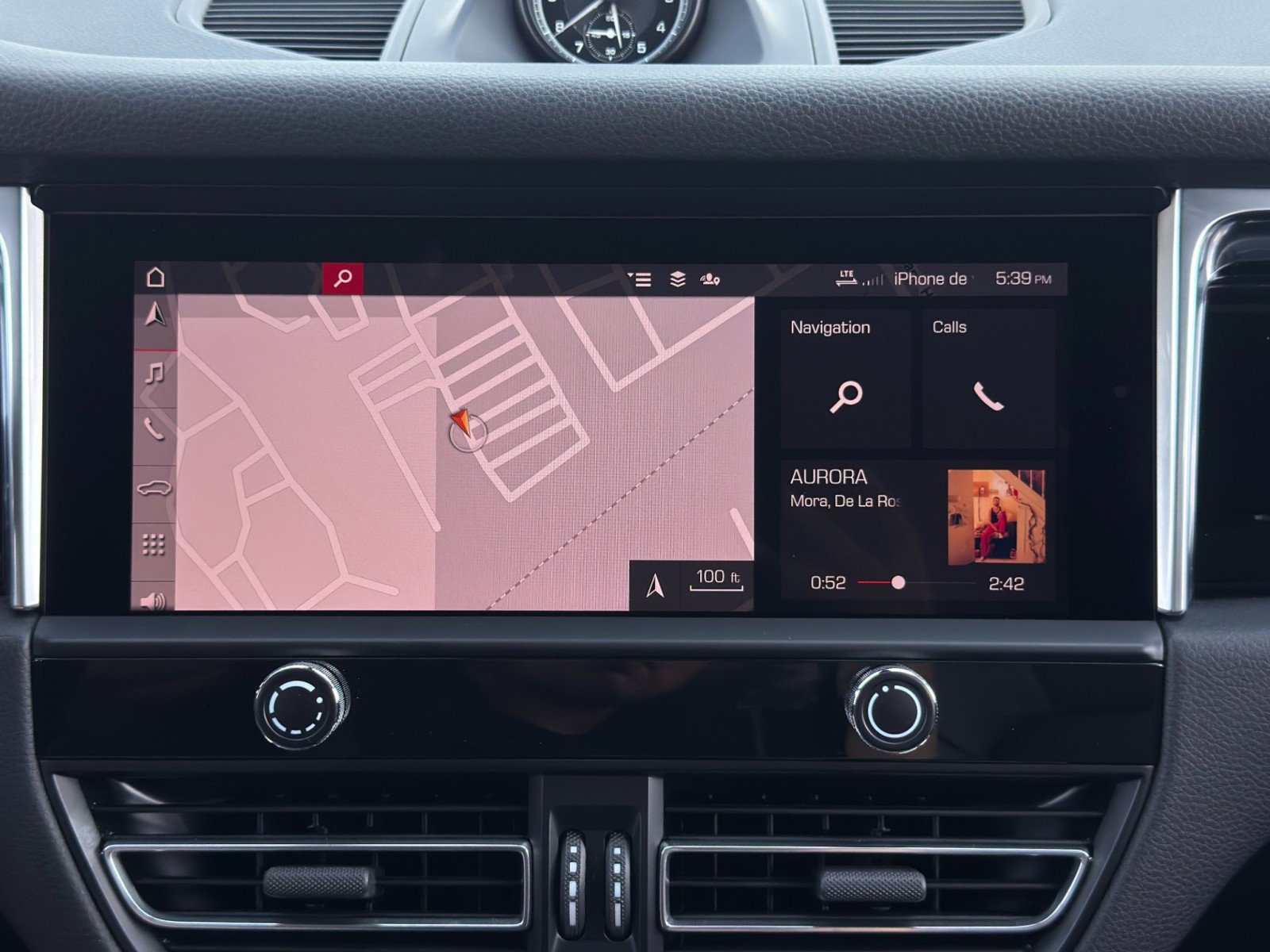 Used 2024 Porsche Macan image 25