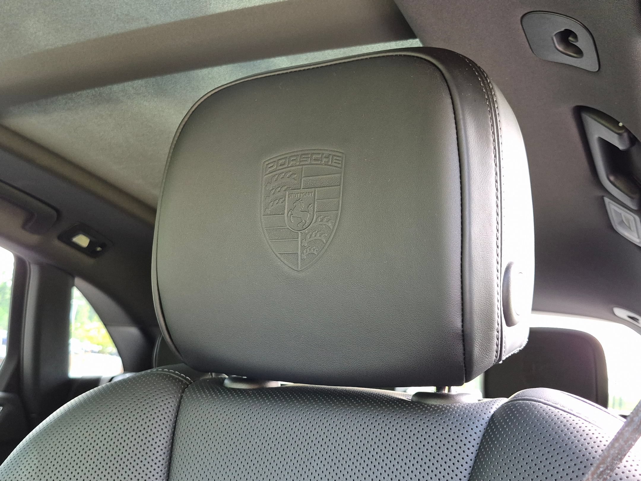 Certified 2026 Porsche Macan AWD/4WD image 6