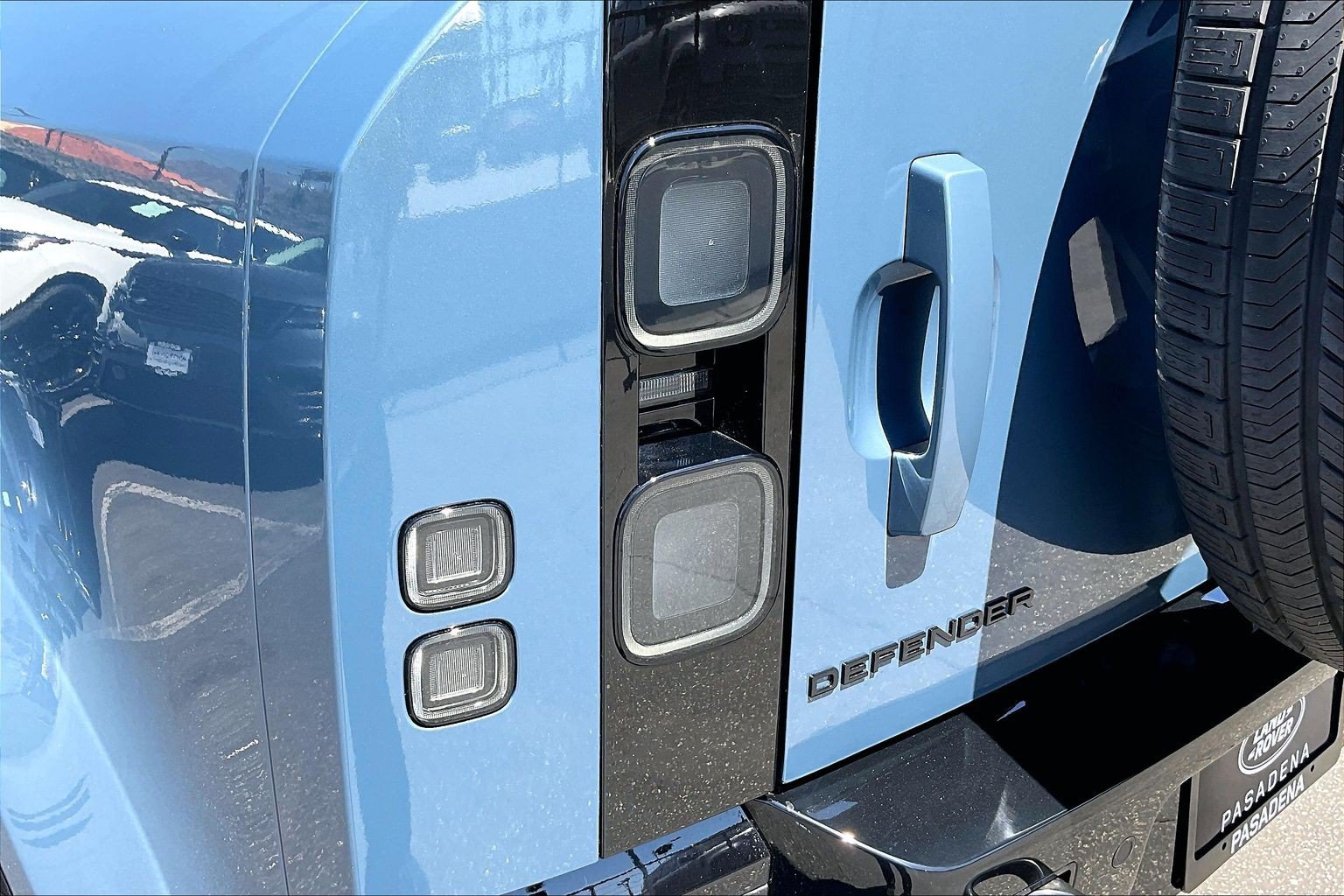 New 2026 Land Rover Defender 110 X-Dynamic SE AWD/4WD image 8
