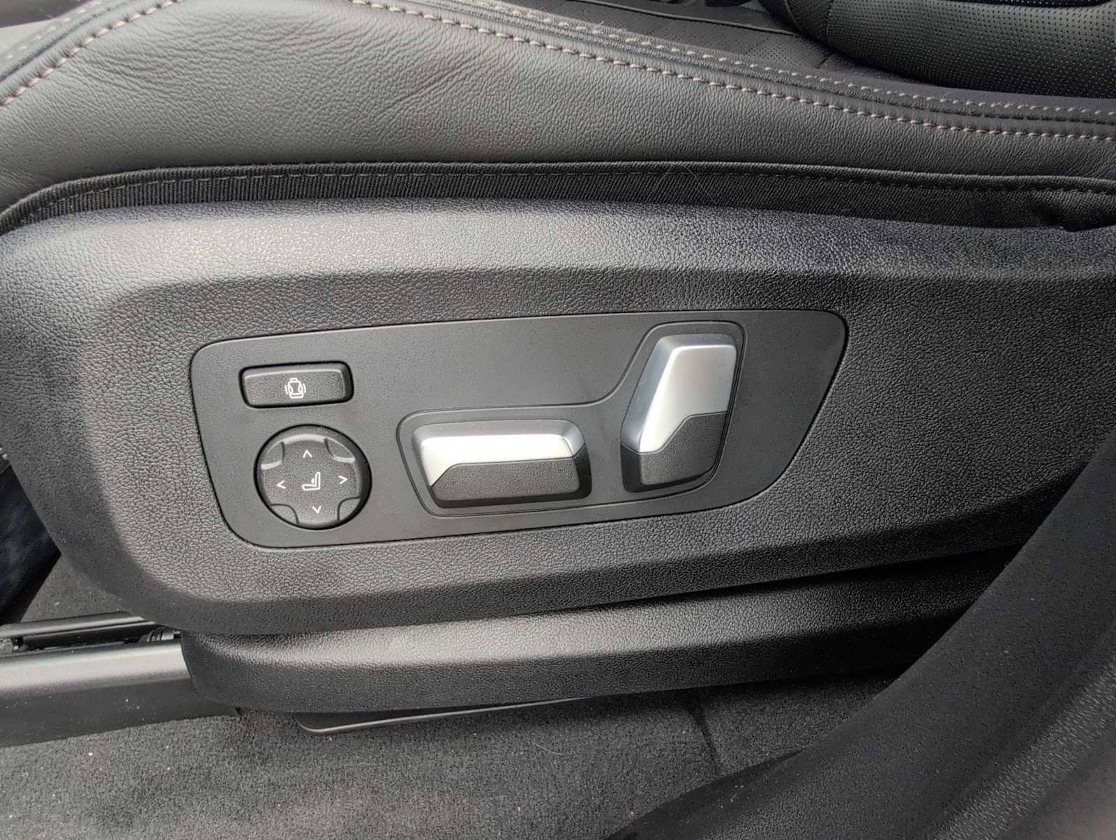 Used 2026 BMW X5 xDrive50e w/ M Sport Package image 18