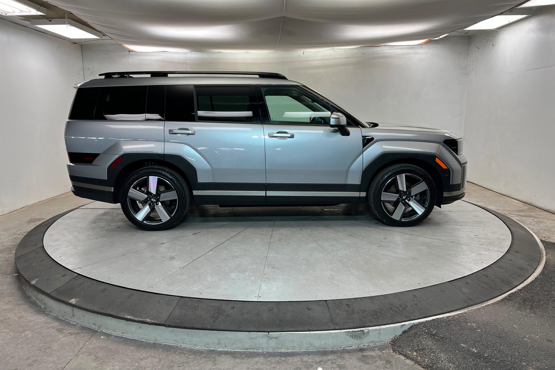 Used 2024 Hyundai Santa Fe Limited image 7