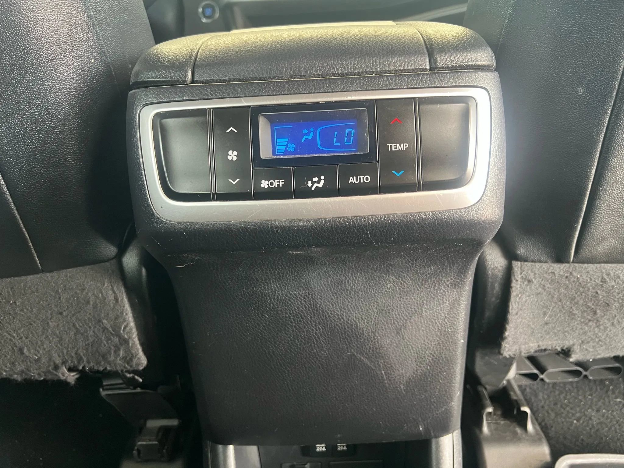 Used 2019 Toyota Highlander SE image 38