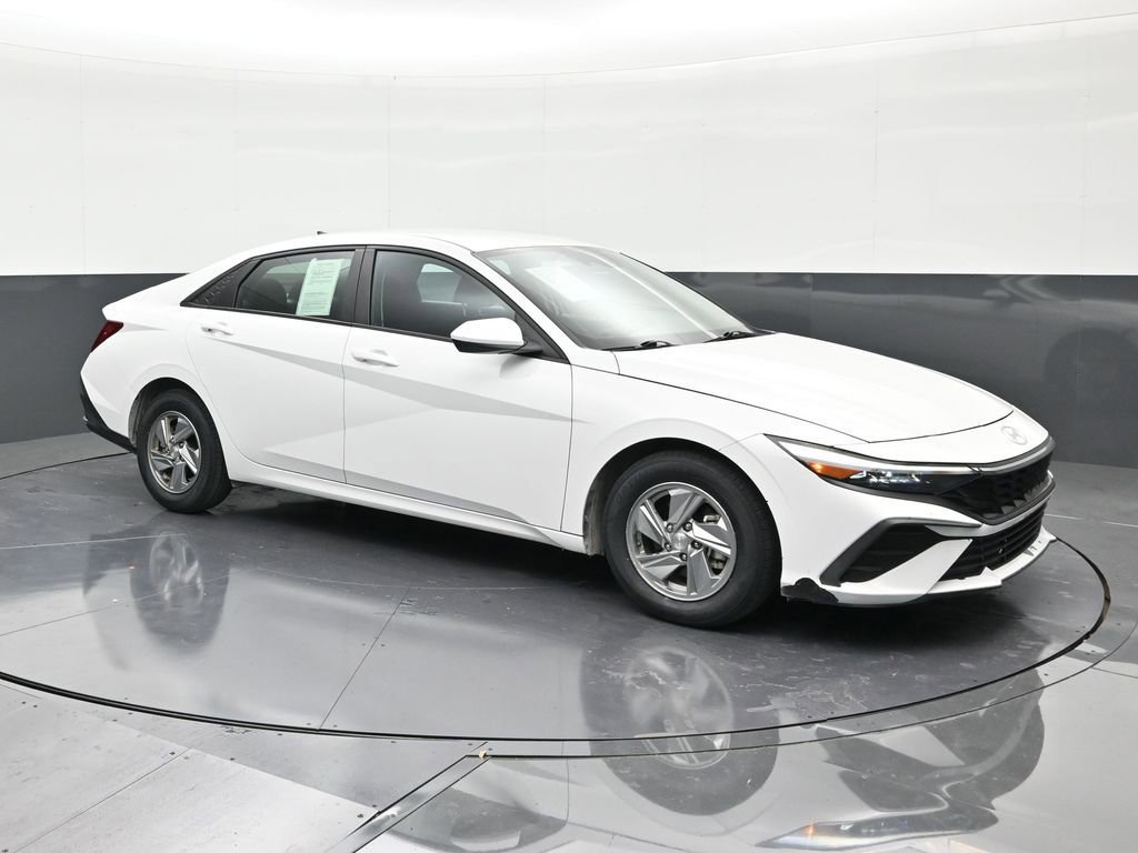 Used 2024 Hyundai Elantra SE FWD image 7