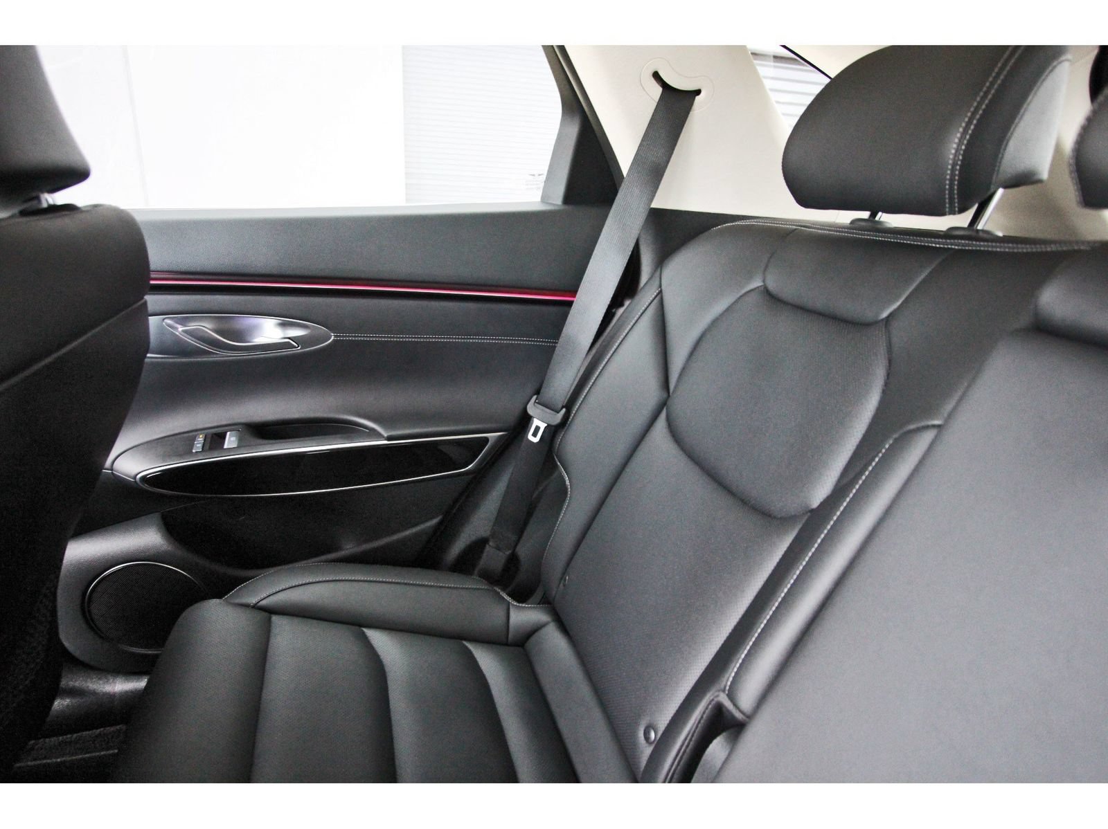 Used 2026 Genesis GV70 2.5T AWD/4WD image 13