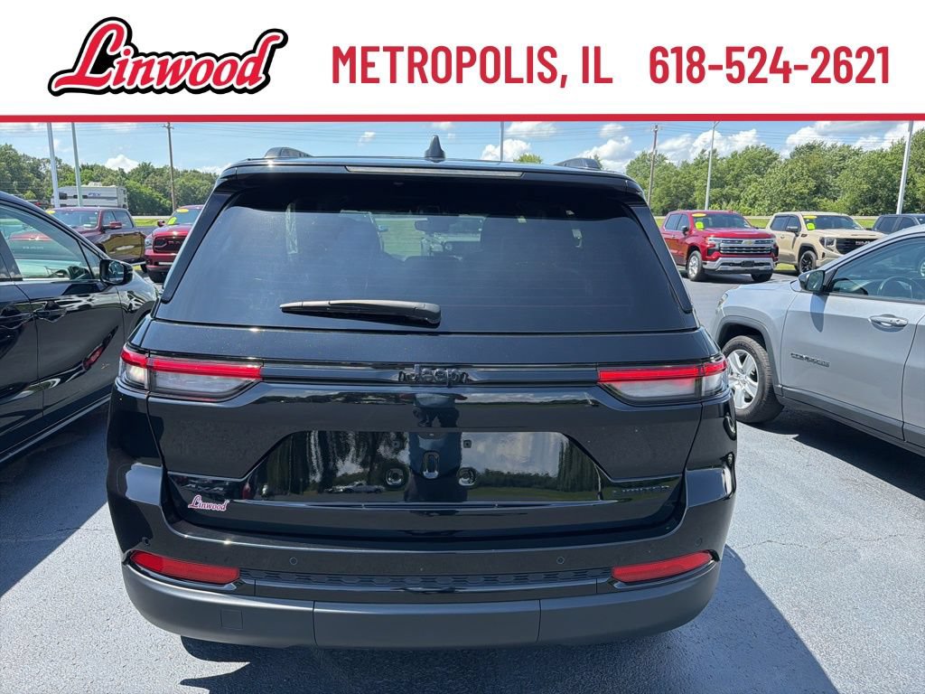 Used 2024 Jeep Grand Cherokee Limited w/ Black Appearance Package AWD/4WD image 4