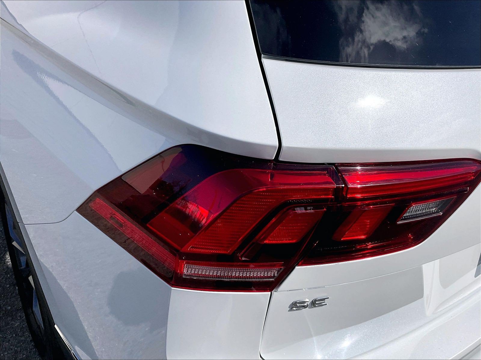Certified 2023 Volkswagen Tiguan SE FWD image 28