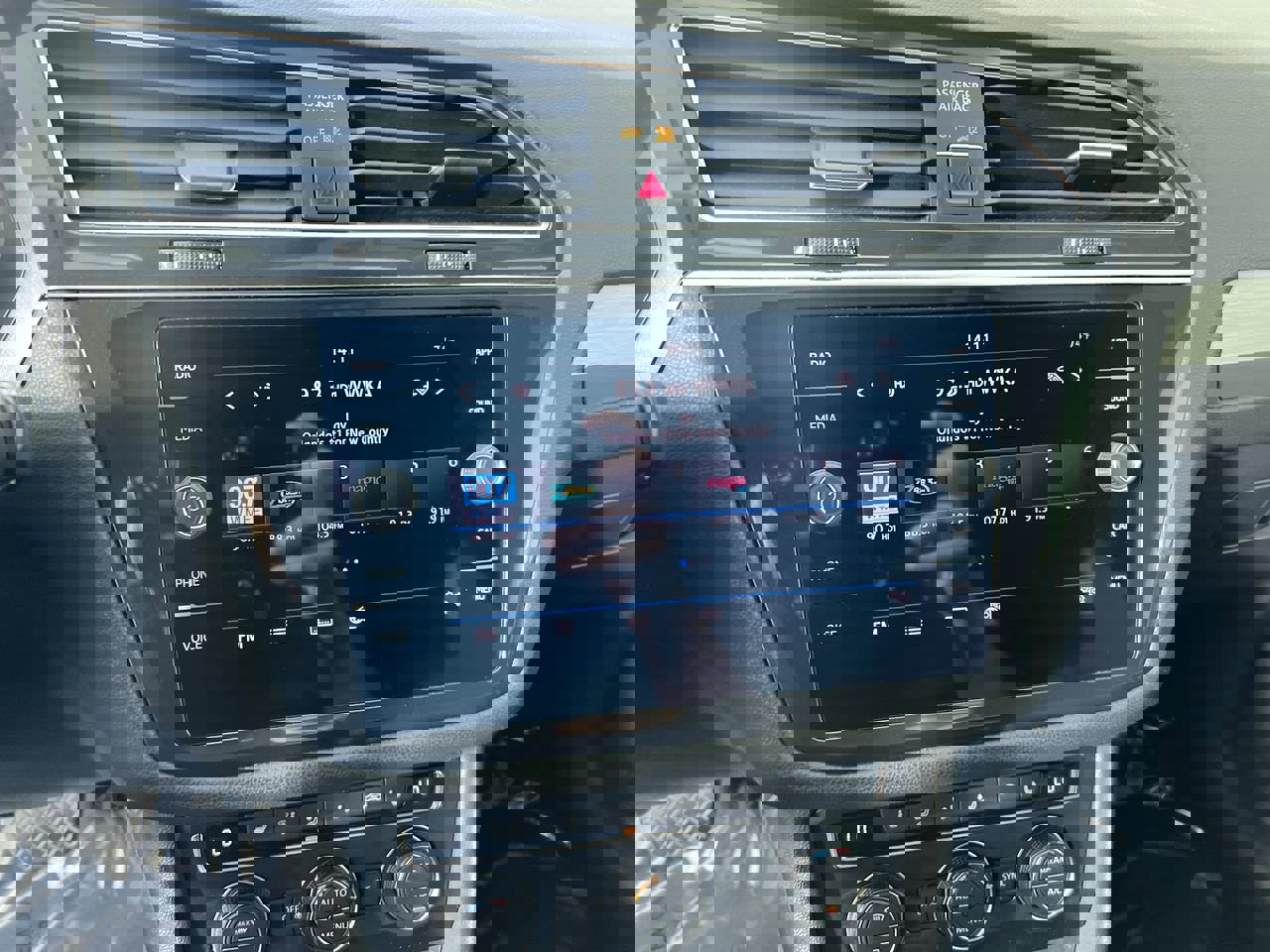 Used 2018 Volkswagen Tiguan SE image 28