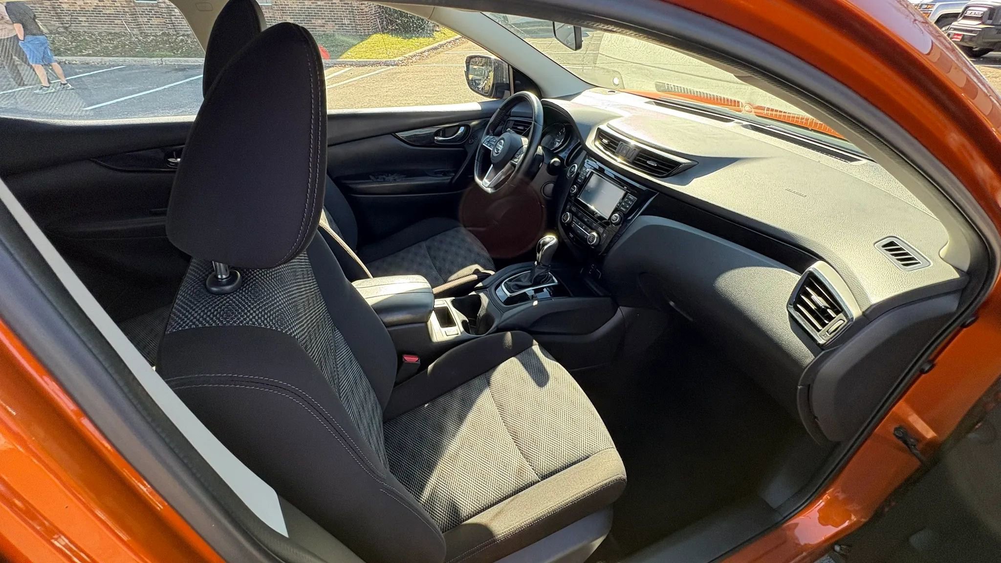 Used 2017 Nissan Rogue Sport SV w/ SV Premium Package image 30